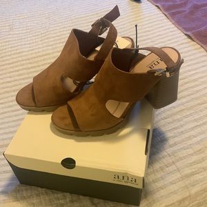 Women’s a.n.a. Daly Cognac Sandals Size 9 New in Box